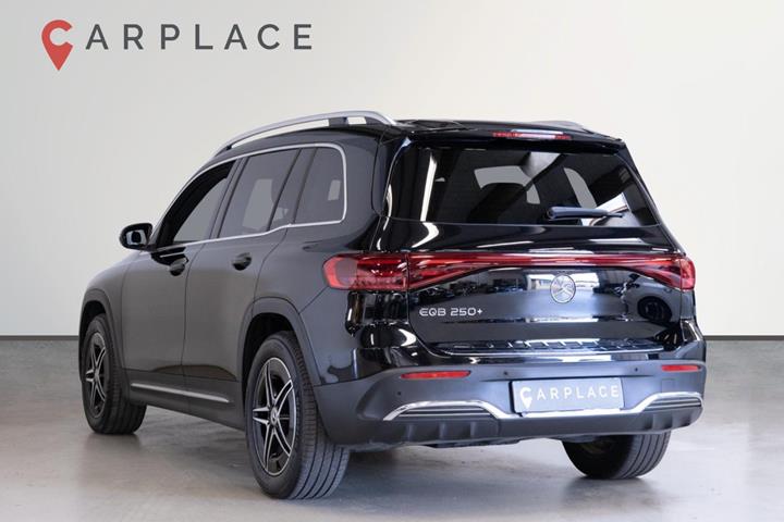 Sort Mercedes EQB250+ fra 2024