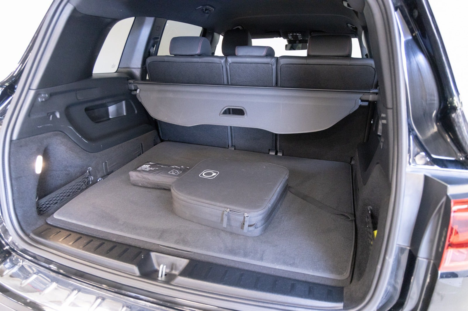 Sort Mercedes EQB250+ fra 2024