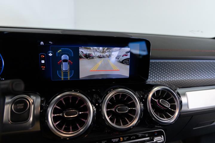 Sort Mercedes EQB250+ fra 2024