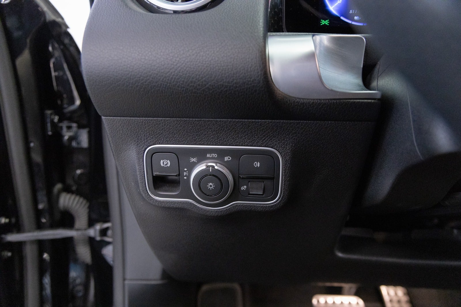 Sort Mercedes EQB250+ fra 2024