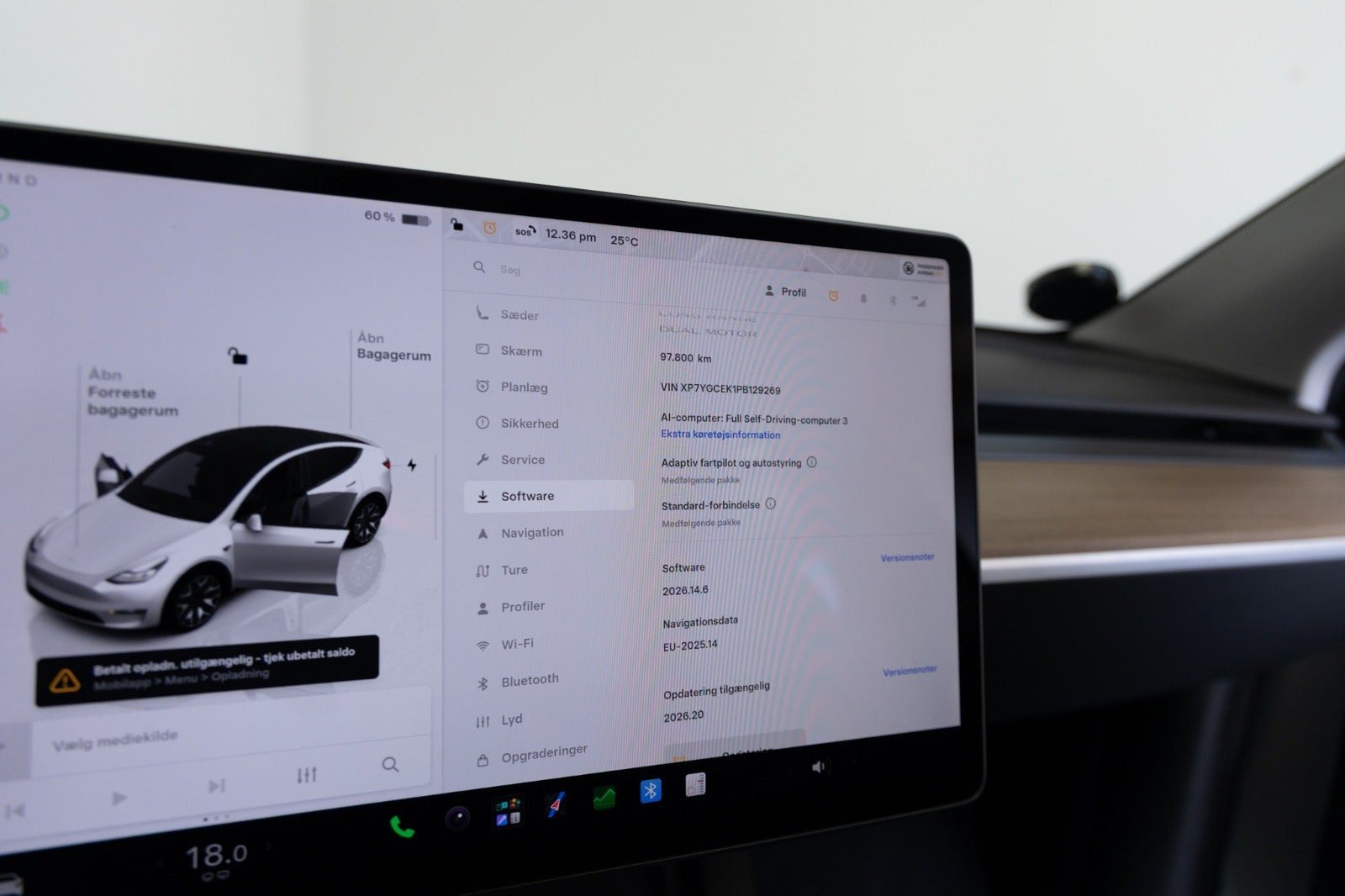 Hvid Tesla Model Y fra 2023