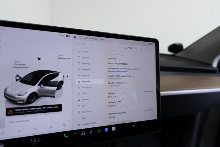 Hvid Tesla Model Y fra 2023
