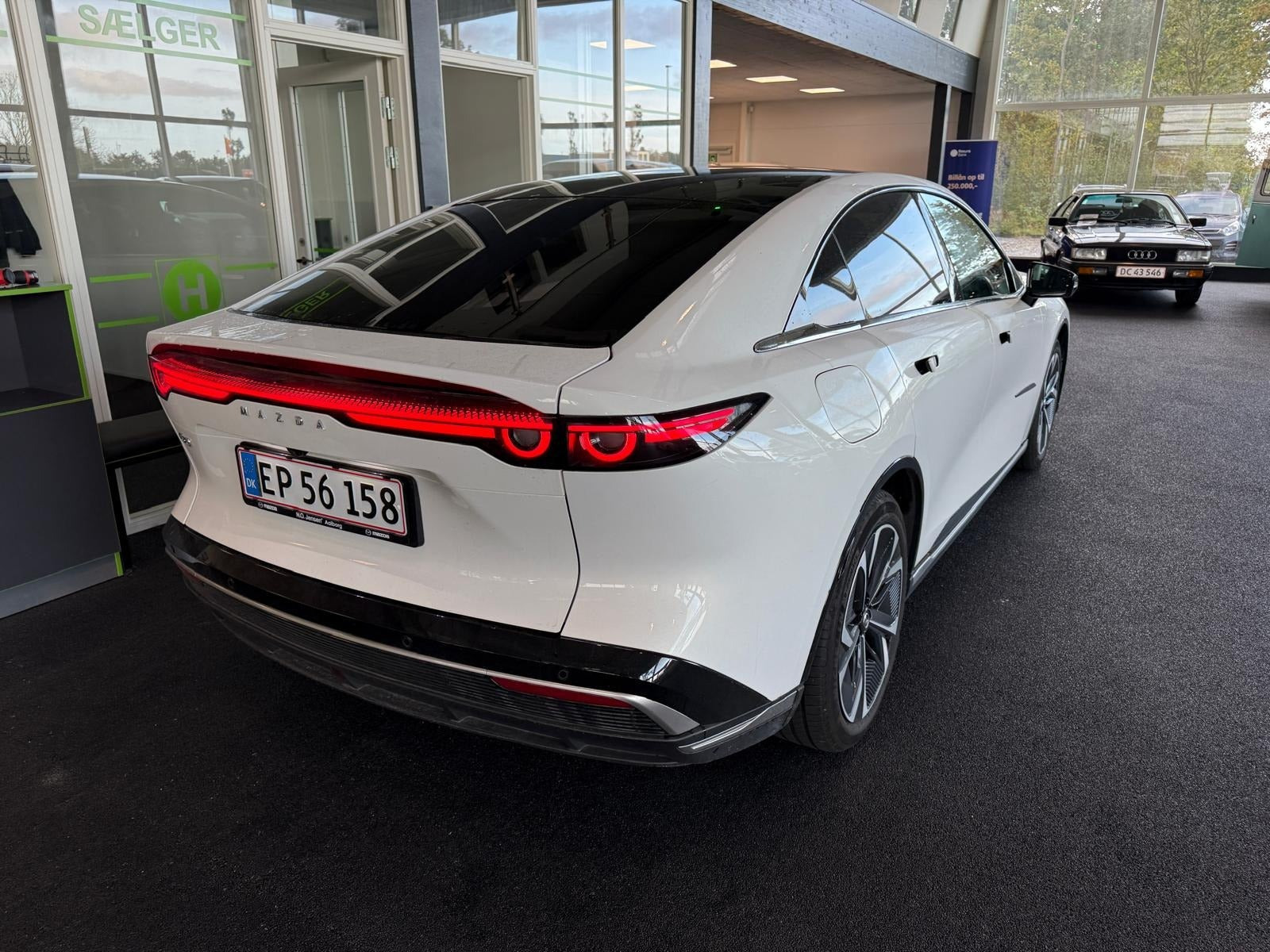 Hvid Mazda 6e fra 2025