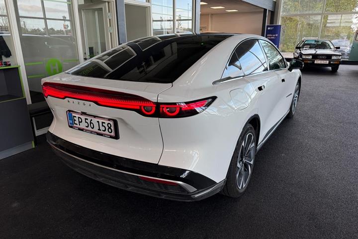 Hvid Mazda 6e fra 2025