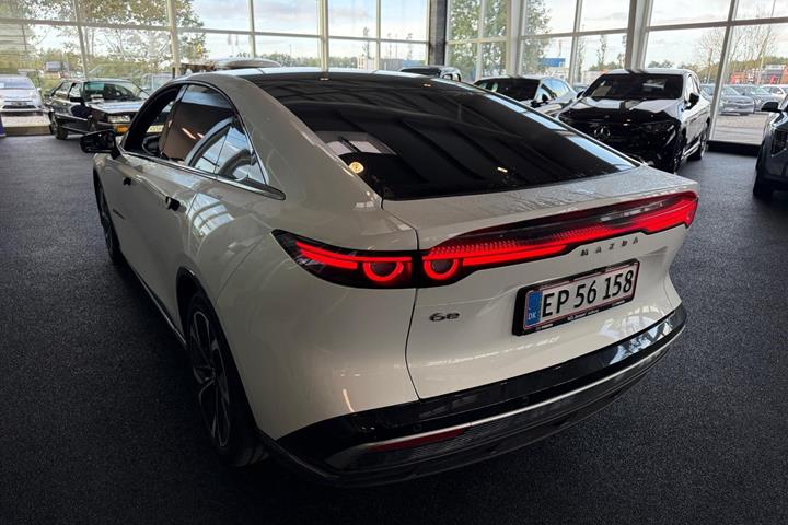 Hvid Mazda 6e fra 2025