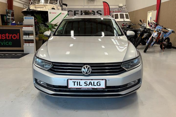 Sølv VW Passat fra 2016