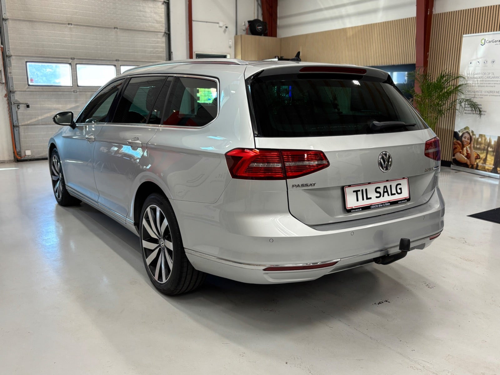 Sølv VW Passat fra 2016