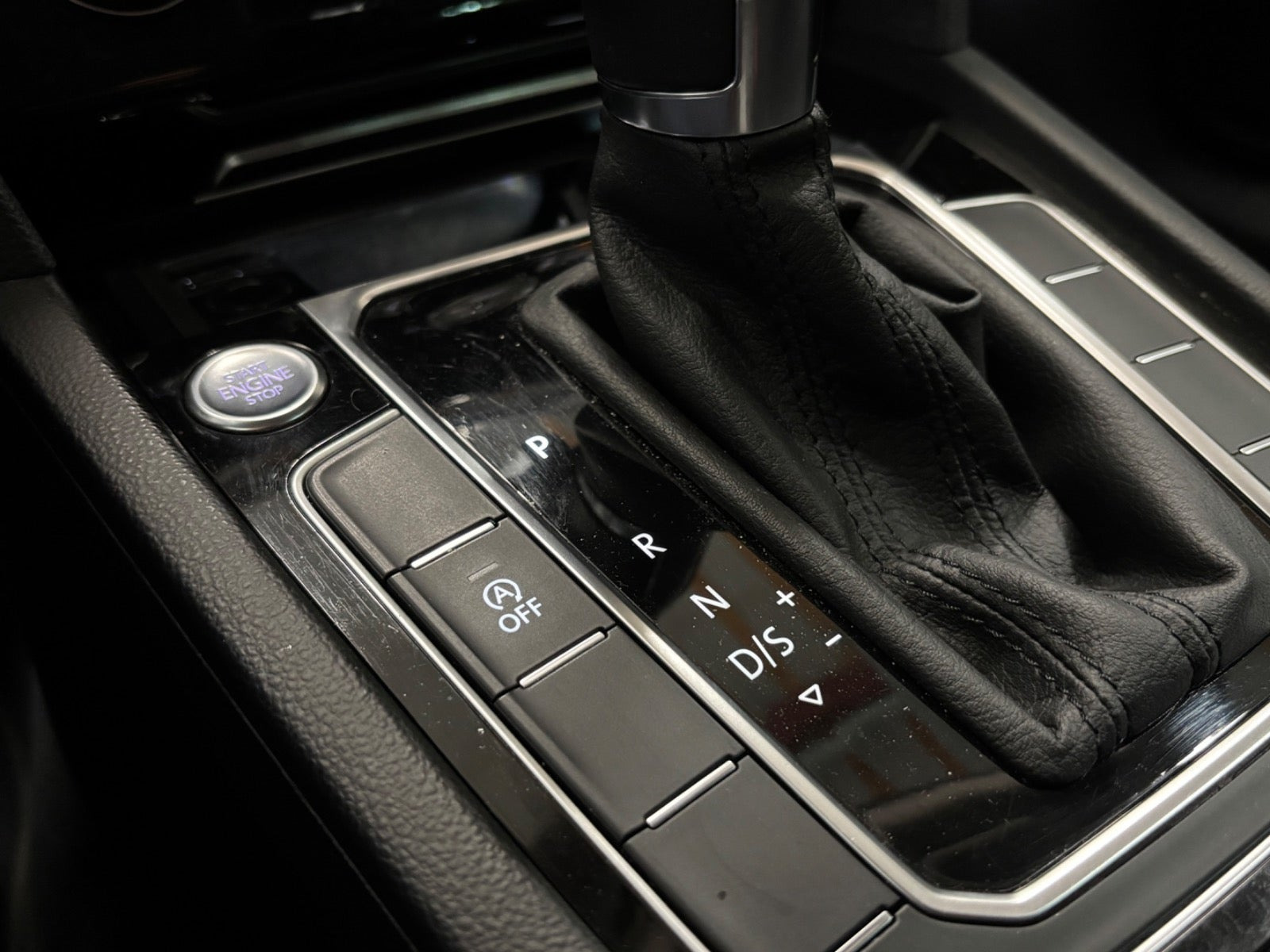 Sølv VW Passat fra 2016