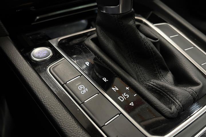 Sølv VW Passat fra 2016