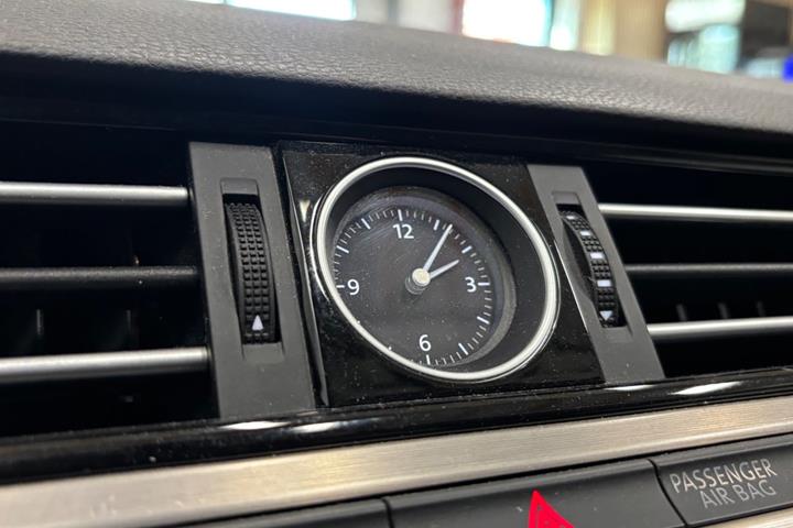 Sølv VW Passat fra 2016