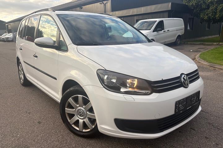 Hvid VW Touran fra 2013