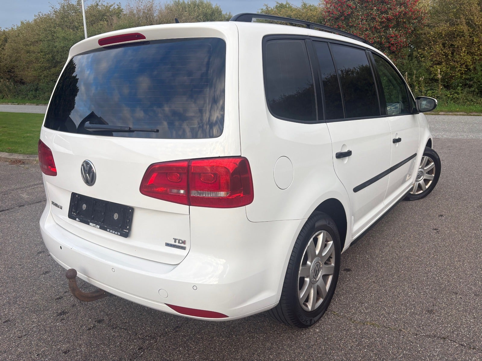 Hvid VW Touran fra 2013