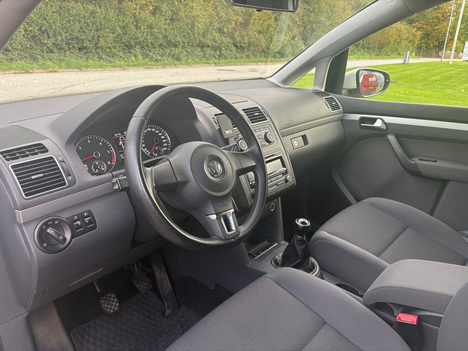 Hvid VW Touran fra 2013