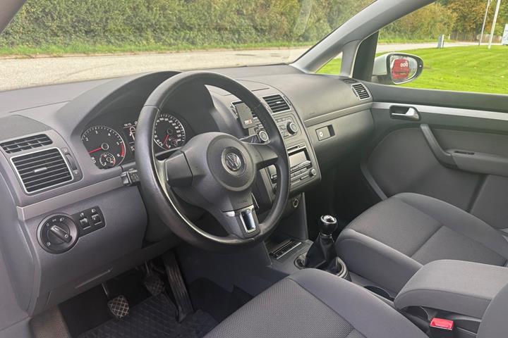 Hvid VW Touran fra 2013