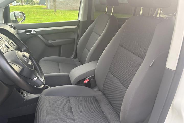 Hvid VW Touran fra 2013
