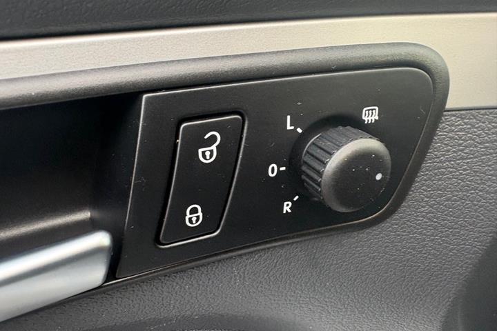 Hvid VW Touran fra 2013