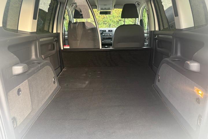 Hvid VW Touran fra 2013