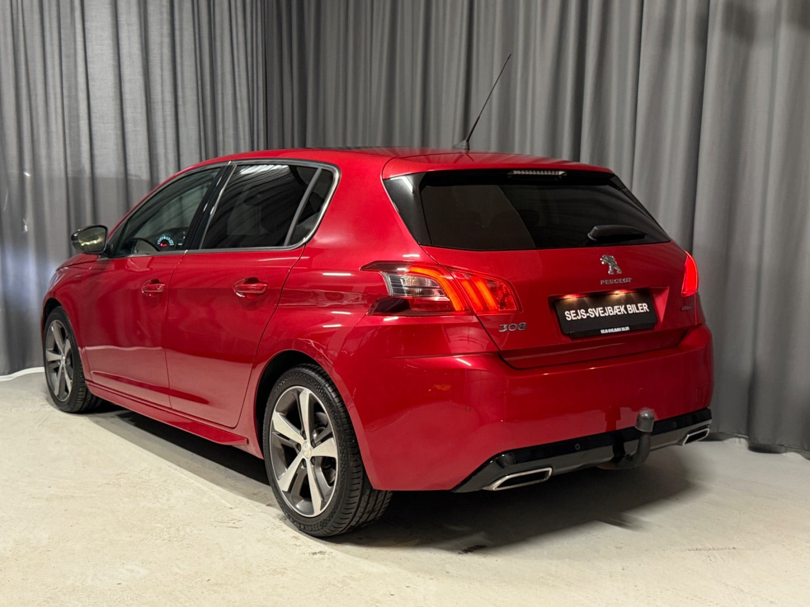 Rød Peugeot 308 fra 2019