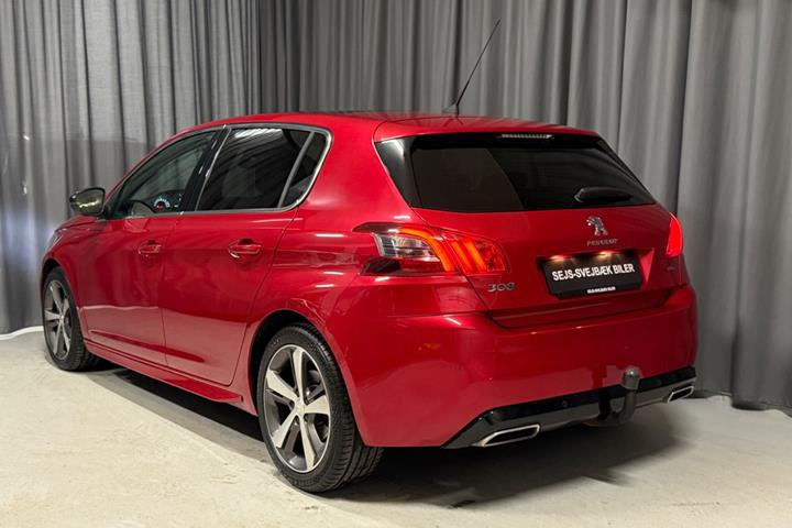 Rød Peugeot 308 fra 2019