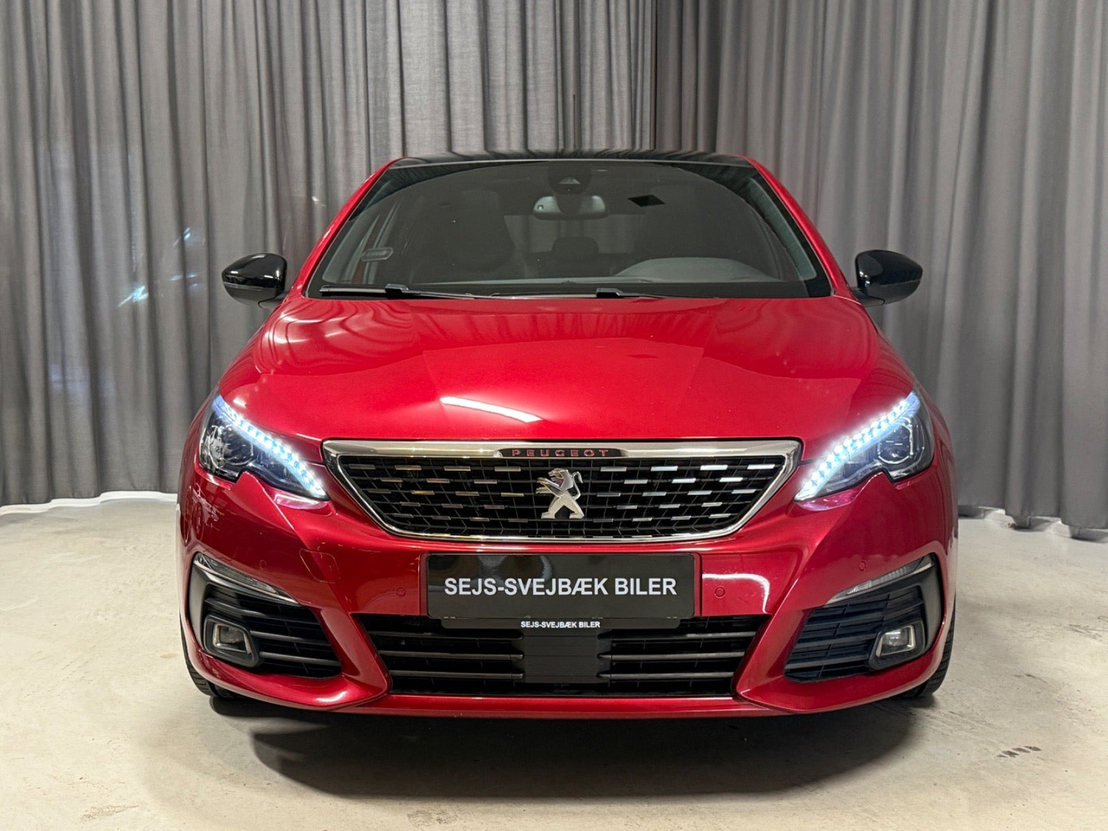 Rød Peugeot 308 fra 2019