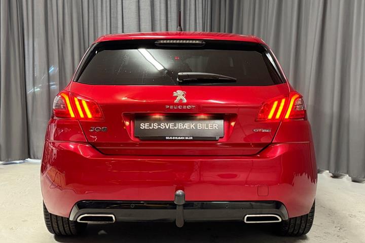 Rød Peugeot 308 fra 2019