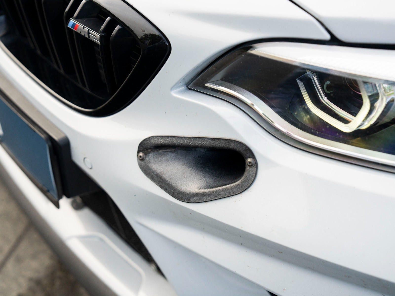 Sølv BMW M2 fra 2020