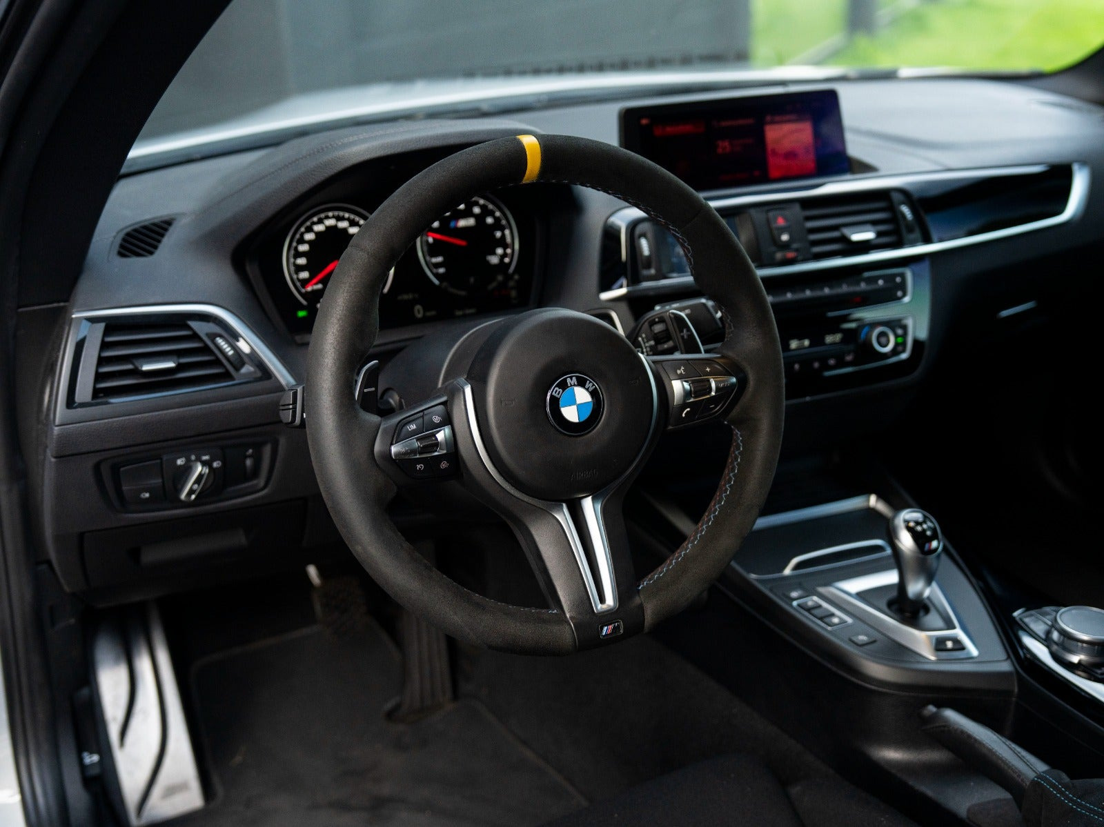 Sølv BMW M2 fra 2020