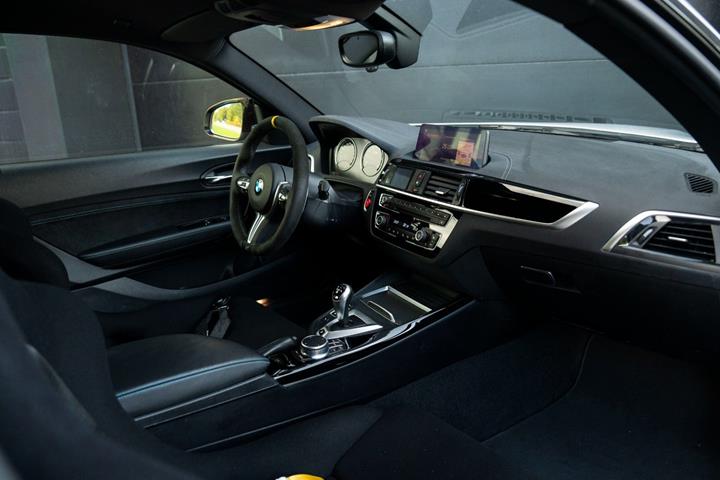 Sølv BMW M2 fra 2020