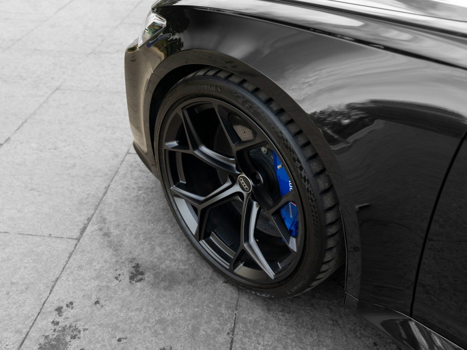 Sort Audi RS6 fra 2023