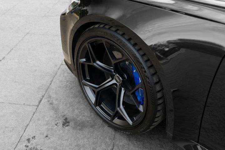 Sort Audi RS6 fra 2023