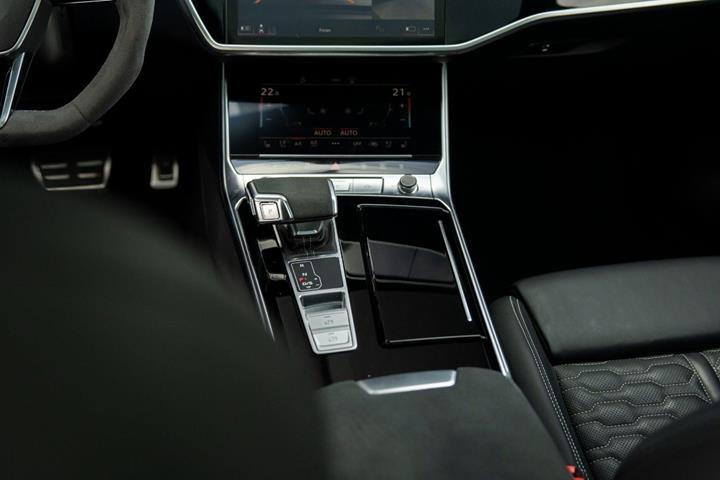 Sort Audi RS6 fra 2023
