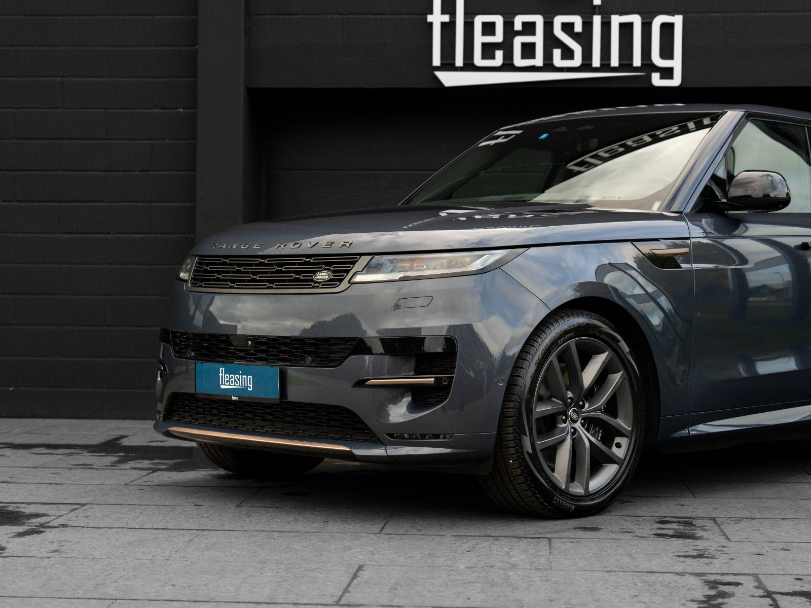 Blå Land Rover Range Rover sport fra 2024