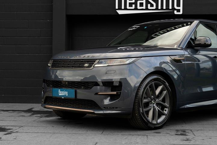 Blå Land Rover Range Rover sport fra 2024