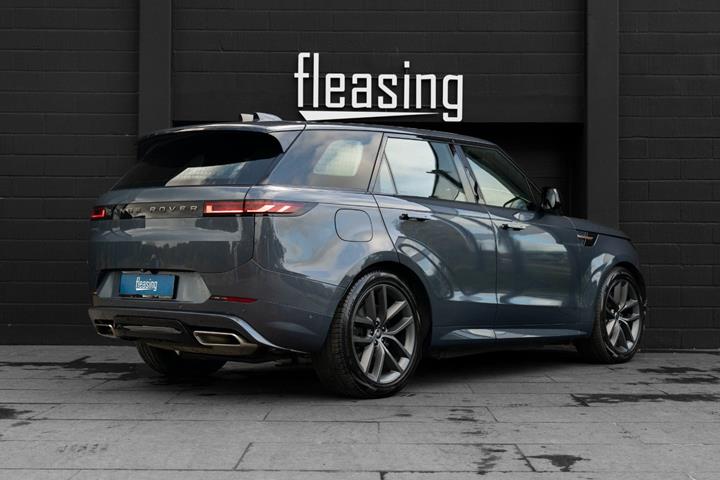 Blå Land Rover Range Rover sport fra 2024