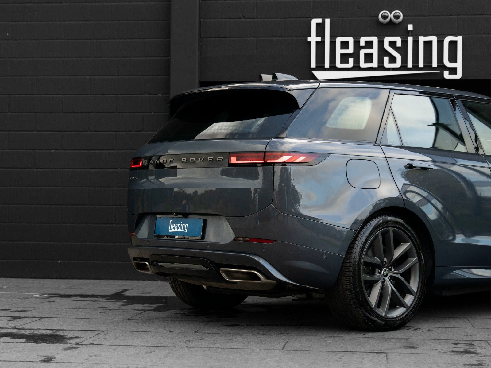Blå Land Rover Range Rover sport fra 2024