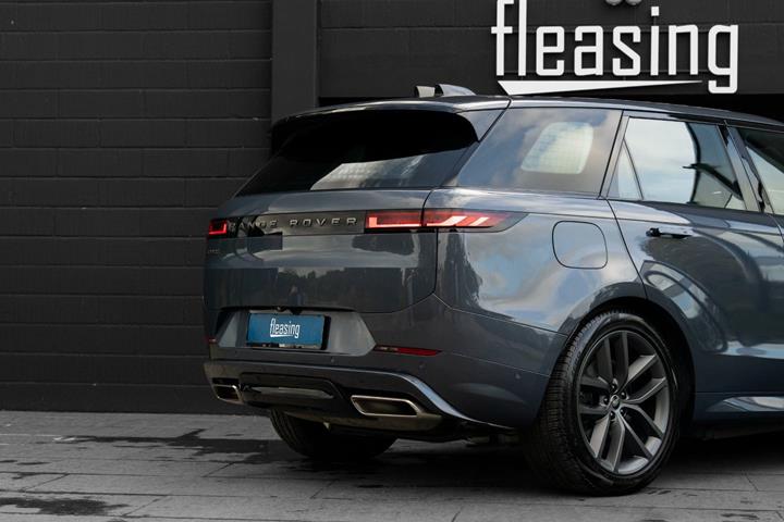 Blå Land Rover Range Rover sport fra 2024