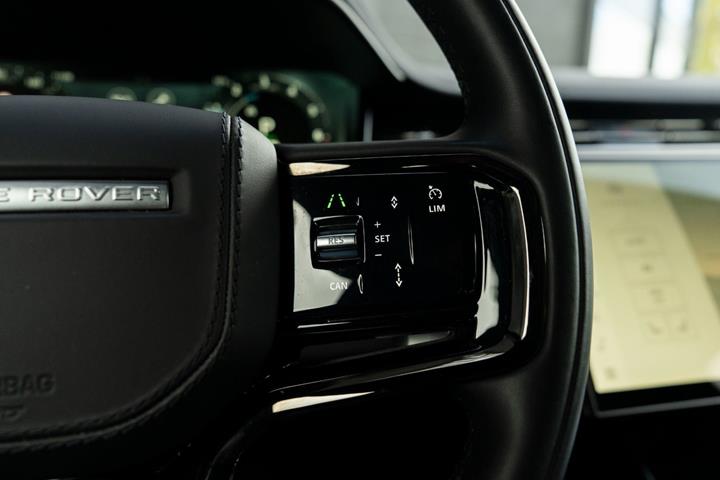 Blå Land Rover Range Rover sport fra 2024