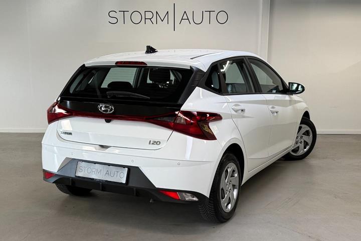 Hvid Hyundai i20 fra 2022