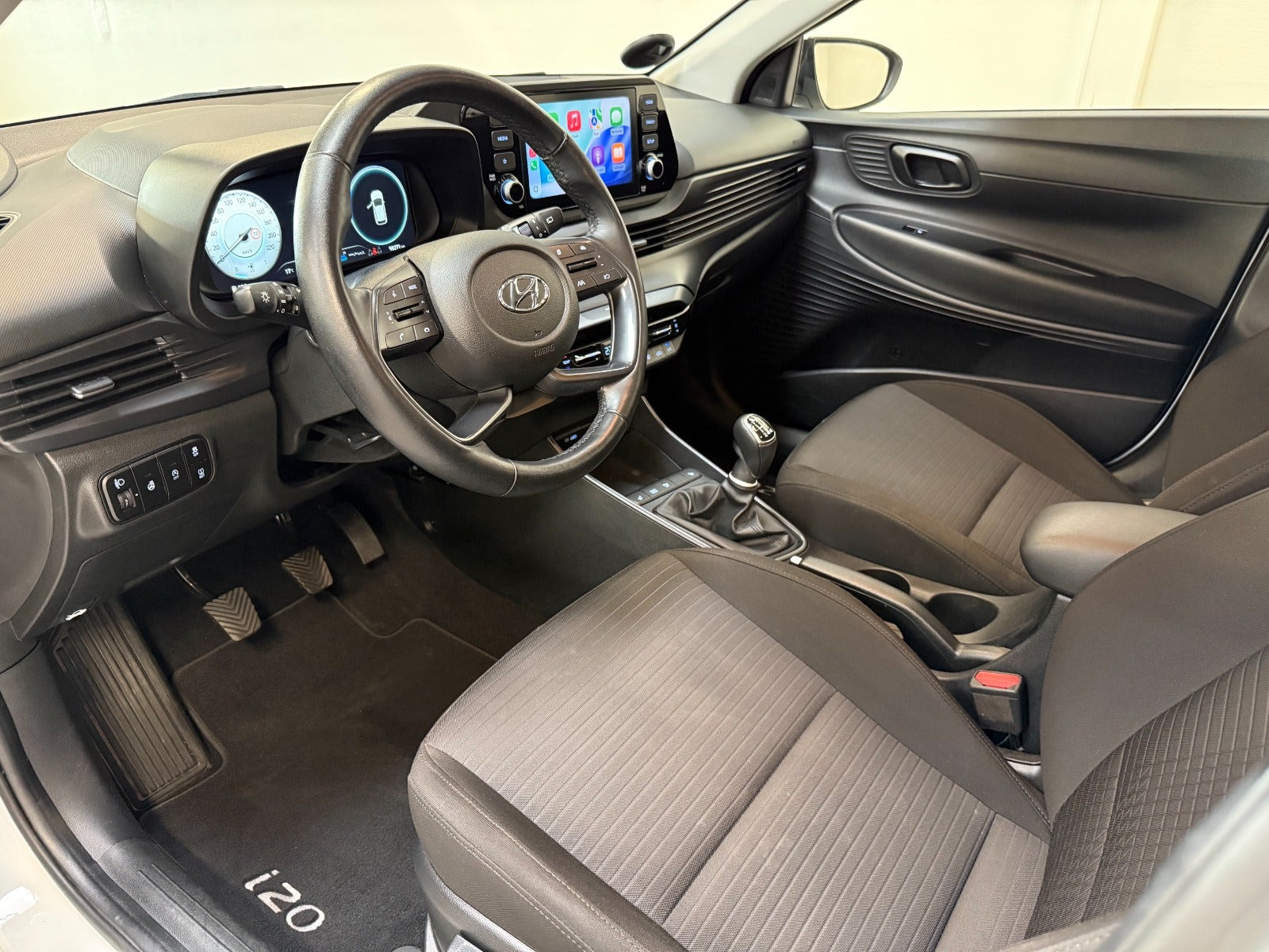 Hvid Hyundai i20 fra 2022