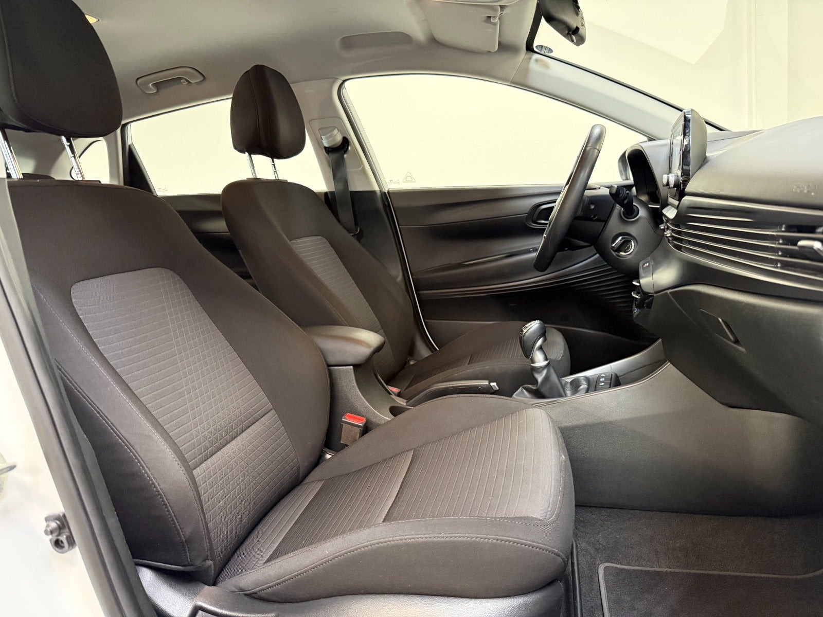 Hvid Hyundai i20 fra 2022