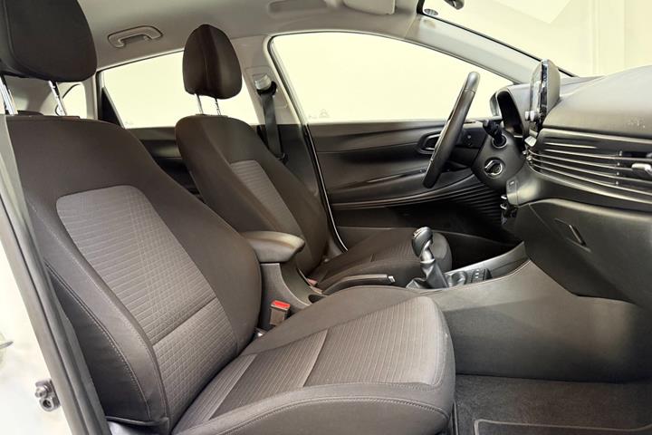 Hvid Hyundai i20 fra 2022