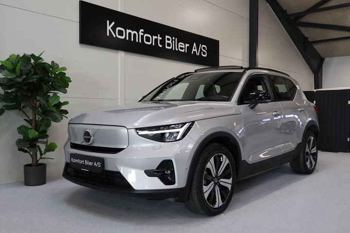 Sølv Volvo XC40 fra 2023
