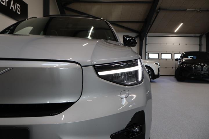 Sølv Volvo XC40 fra 2023