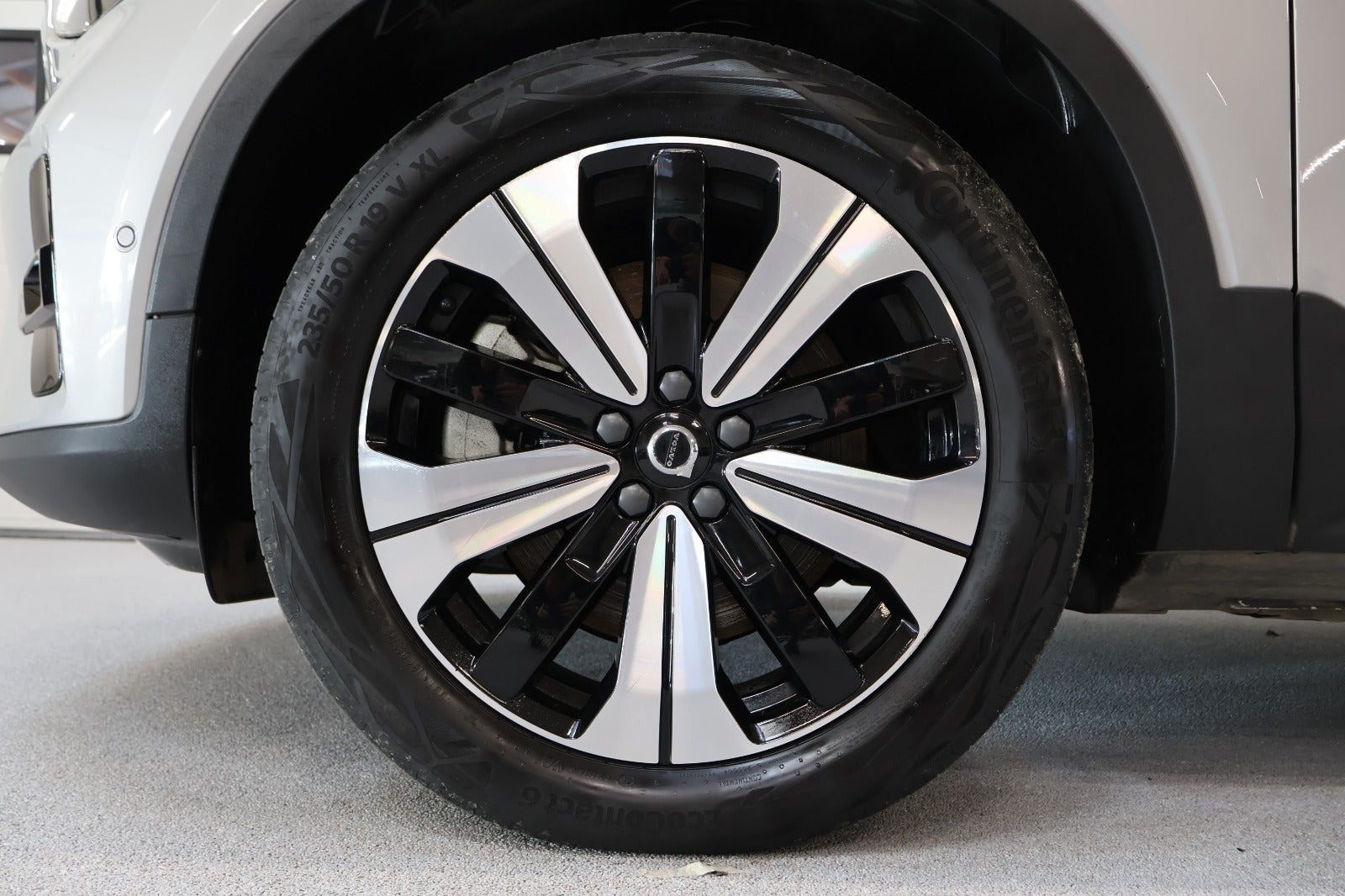 Sølv Volvo XC40 fra 2023