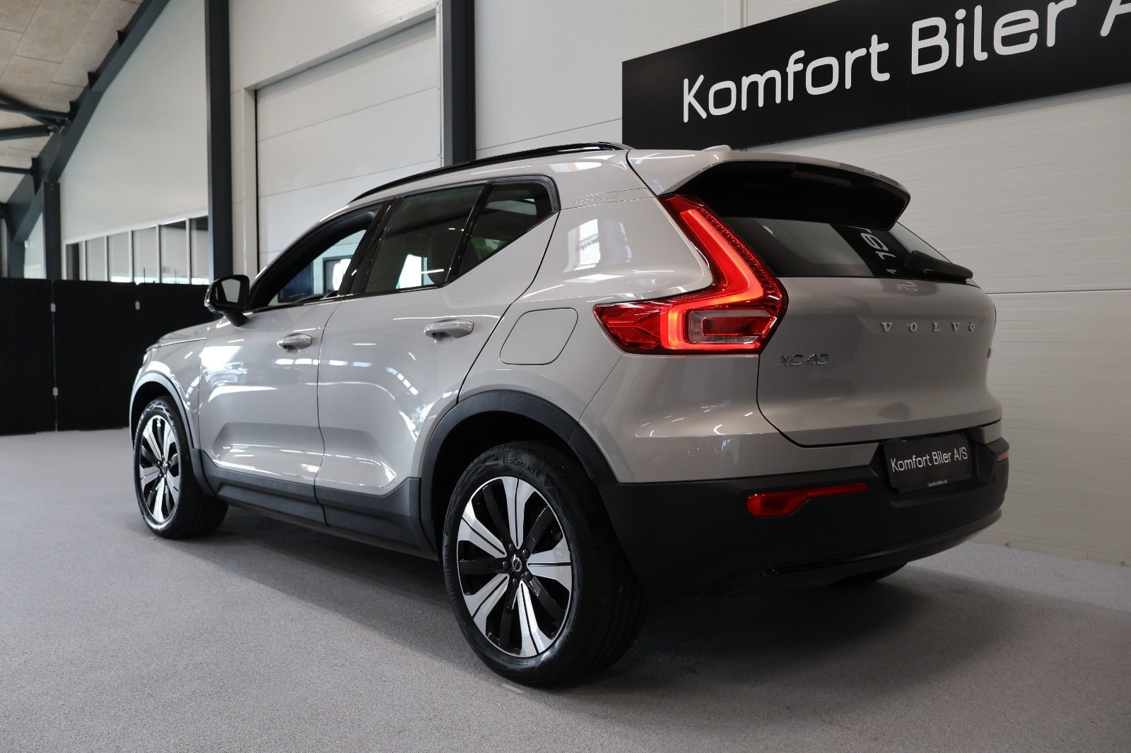 Sølv Volvo XC40 fra 2023