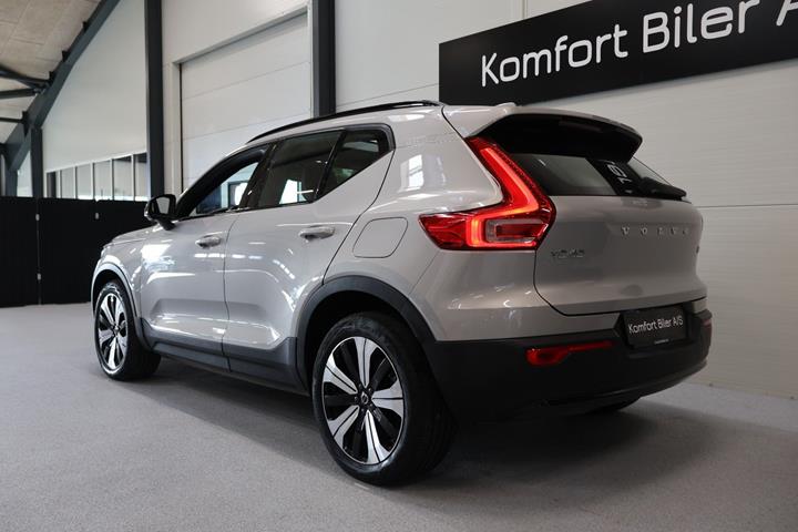 Sølv Volvo XC40 fra 2023