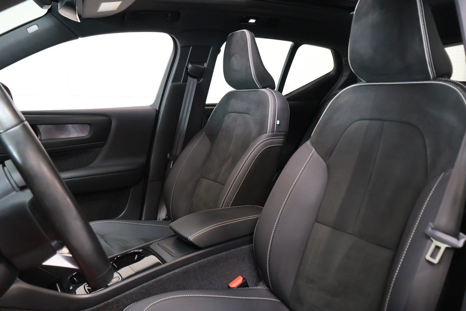 Sølv Volvo XC40 fra 2023