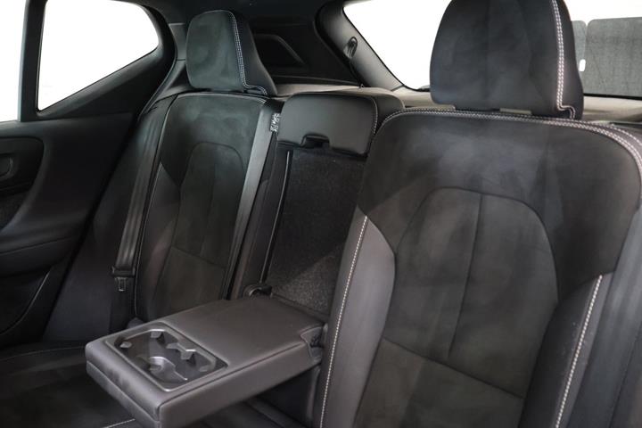 Sølv Volvo XC40 fra 2023