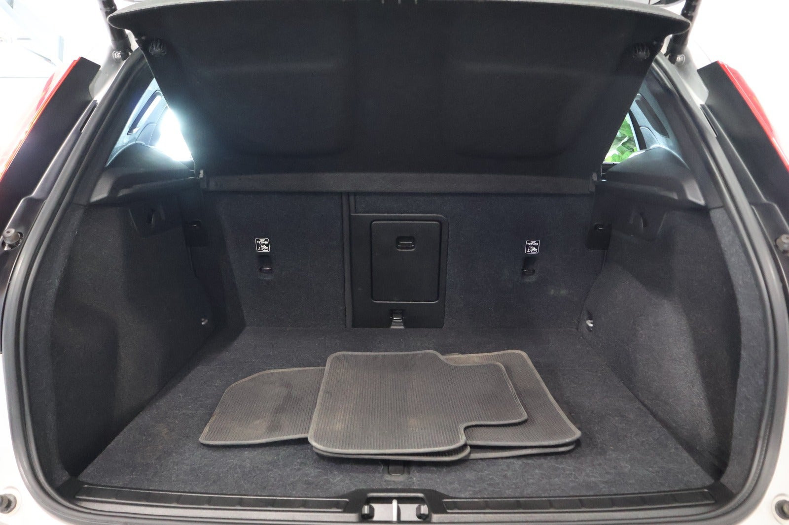 Sølv Volvo XC40 fra 2023