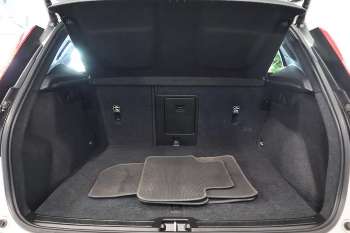 Sølv Volvo XC40 fra 2023
